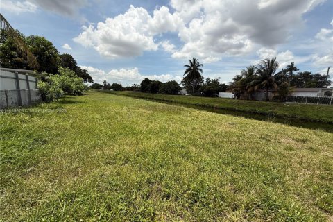 Villa ou maison à vendre à Hialeah, Floride: 3 chambres, 131.09 m2 № 1962947 - photo 14