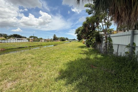 Villa ou maison à vendre à Hialeah, Floride: 3 chambres, 131.09 m2 № 1962947 - photo 15