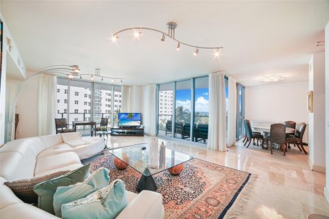 Condo in Hollywood, Florida, 2 bedrooms  № 2392609 - photo 3
