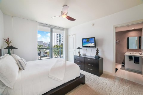 Condo in Hollywood, Florida, 2 bedrooms  № 2392609 - photo 12