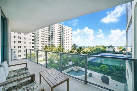 Condo in Hollywood, Florida, 2 bedrooms  № 2392609 - photo 15