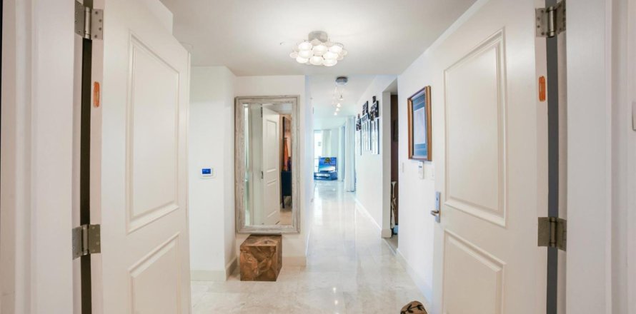 Condo in Hollywood, Florida, 2 bedrooms  № 2392609