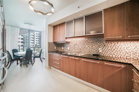 Condo in Hollywood, Florida, 2 bedrooms  № 2392609 - photo 5