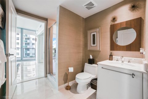 Condo in Hollywood, Florida, 2 bedrooms  № 2392609 - photo 10