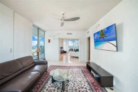 Condo in Hollywood, Florida, 2 bedrooms  № 2392609 - photo 14