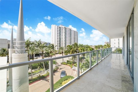 Condo in Hollywood, Florida, 2 bedrooms  № 2392609 - photo 11