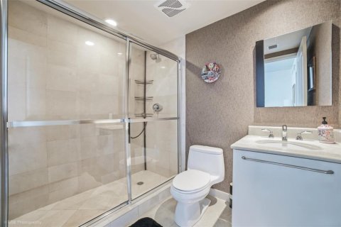 Condo in Hollywood, Florida, 2 bedrooms  № 2392609 - photo 9