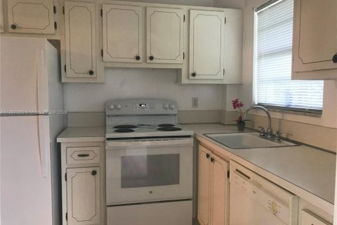 Купить кондоминиум в Халландейл-Бич, Флорида 2 спальни, 111.48м2, № 1939120 - фото 8