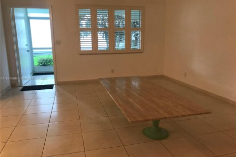 Купить кондоминиум в Халландейл-Бич, Флорида 2 спальни, 111.48м2, № 1939120 - фото 7