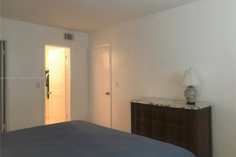 Купить кондоминиум в Халландейл-Бич, Флорида 2 спальни, 111.48м2, № 1939120 - фото 14