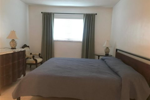 Купить кондоминиум в Халландейл-Бич, Флорида 2 спальни, 111.48м2, № 1939120 - фото 13