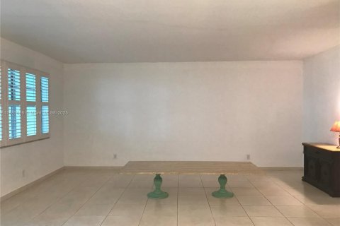 Купить кондоминиум в Халландейл-Бич, Флорида 2 спальни, 111.48м2, № 1939120 - фото 4