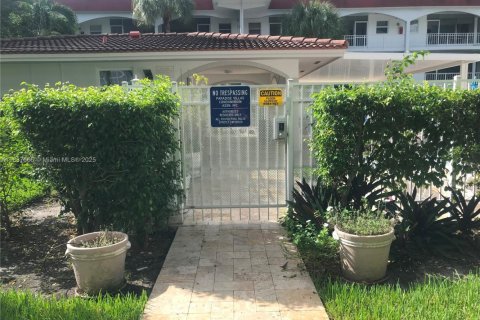 Купить кондоминиум в Халландейл-Бич, Флорида 2 спальни, 111.48м2, № 1939120 - фото 24