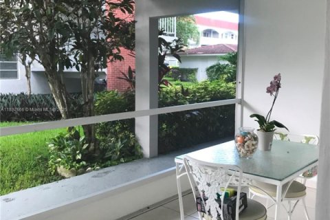 Купить кондоминиум в Халландейл-Бич, Флорида 2 спальни, 111.48м2, № 1939120 - фото 21