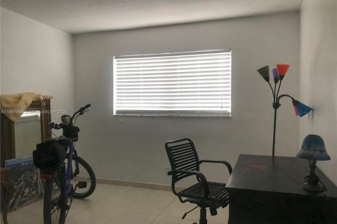 Купить кондоминиум в Халландейл-Бич, Флорида 2 спальни, 111.48м2, № 1939120 - фото 16