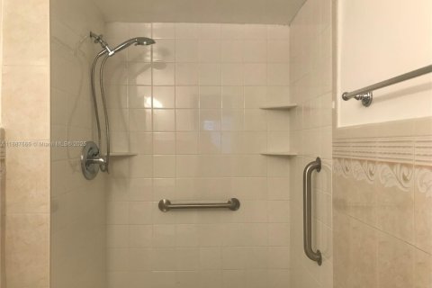 Купить кондоминиум в Халландейл-Бич, Флорида 2 спальни, 111.48м2, № 1939120 - фото 15