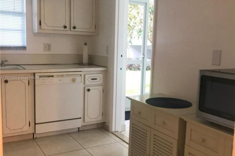 Купить кондоминиум в Халландейл-Бич, Флорида 2 спальни, 111.48м2, № 1939120 - фото 10