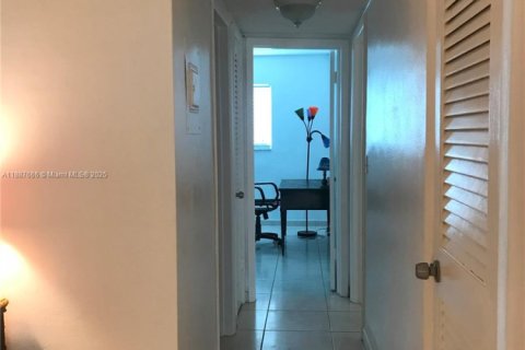 Купить кондоминиум в Халландейл-Бич, Флорида 2 спальни, 111.48м2, № 1939120 - фото 12