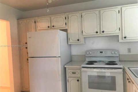 Купить кондоминиум в Халландейл-Бич, Флорида 2 спальни, 111.48м2, № 1939120 - фото 11