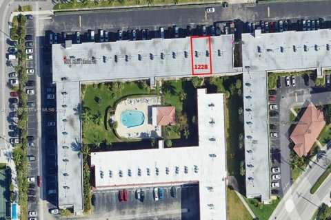 Купить кондоминиум в Халландейл-Бич, Флорида 2 спальни, 111.48м2, № 1939120 - фото 25