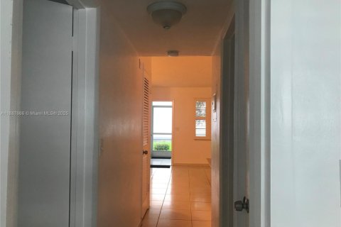 Купить кондоминиум в Халландейл-Бич, Флорида 2 спальни, 111.48м2, № 1939120 - фото 20