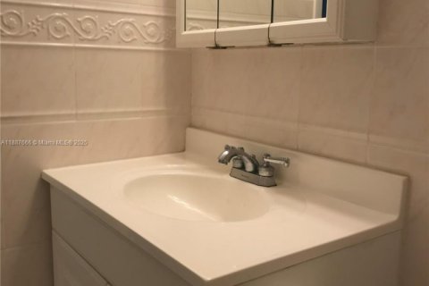 Купить кондоминиум в Халландейл-Бич, Флорида 2 спальни, 111.48м2, № 1939120 - фото 18