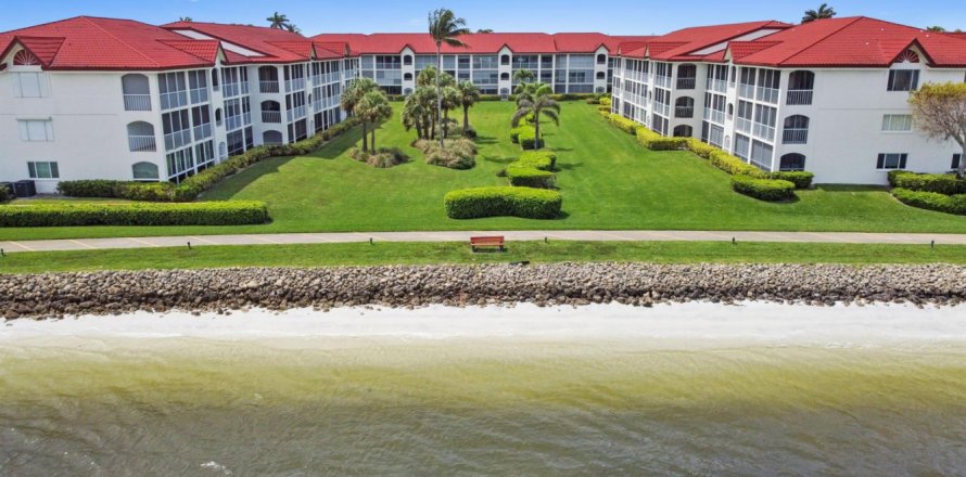 Condominio en Hypoluxo, Florida, 2 dormitorios  № 1081405