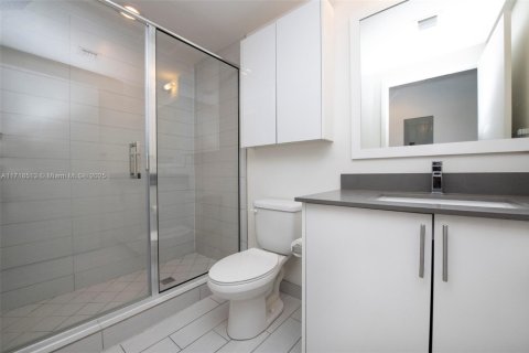Condo in Miami, Florida, 2 bedrooms  № 1860047 - photo 17