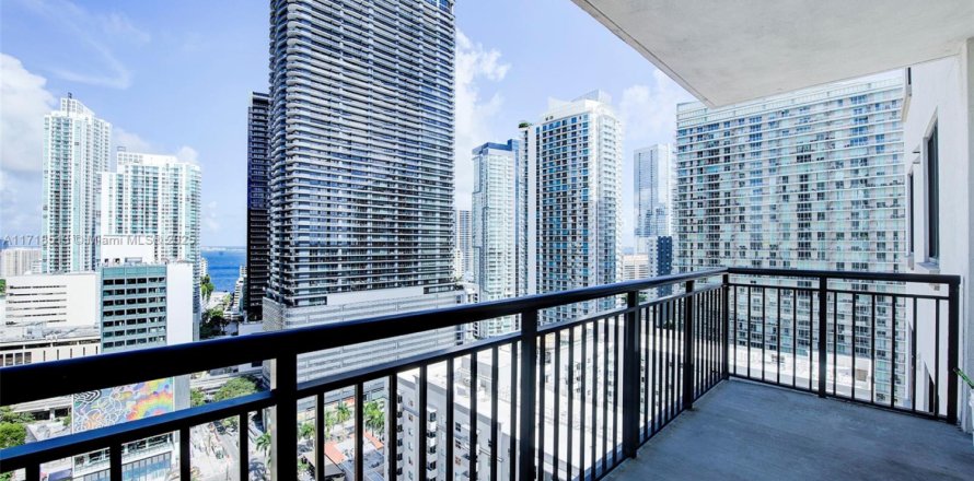 Condo in Miami, Florida, 2 bedrooms № 1860047