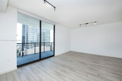 Condo in Miami, Florida, 2 bedrooms  № 1860047 - photo 5