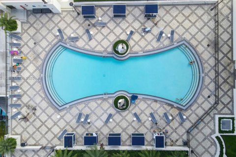 Condo in Miami, Florida, 2 bedrooms  № 1860047 - photo 21