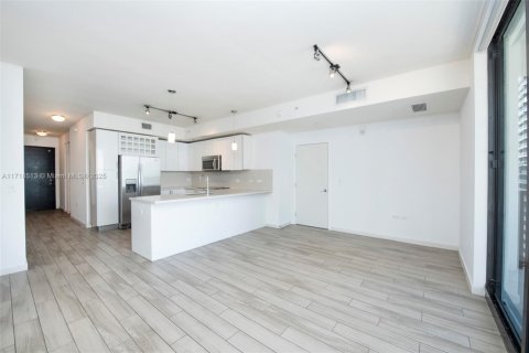 Condo in Miami, Florida, 2 bedrooms  № 1860047 - photo 4