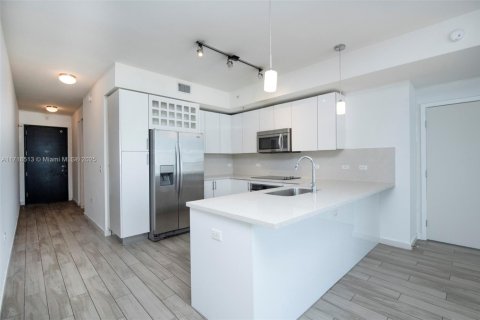 Condo in Miami, Florida, 2 bedrooms  № 1860047 - photo 9