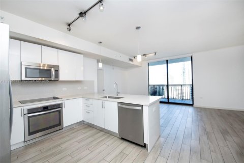Condo in Miami, Florida, 2 bedrooms  № 1860047 - photo 3