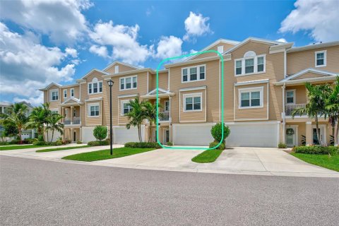 Townhouse in Placida, Florida 3 bedrooms, 224.45 sq.m. № 1137692 - photo 2