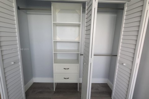 Copropriété à louer à Miami, Floride: 3 chambres, 131.64 m2 № 1983105 - photo 12