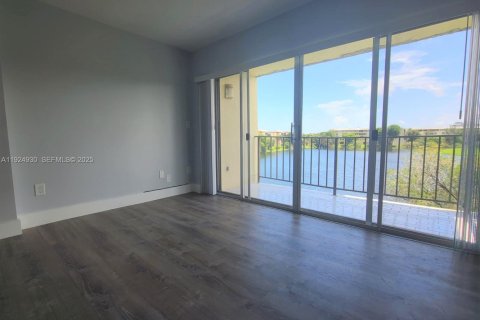 Copropriété à louer à Miami, Floride: 3 chambres, 131.64 m2 № 1983105 - photo 6