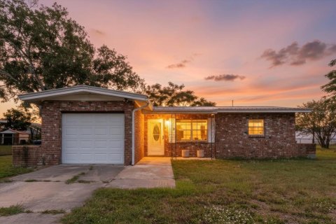House in Apollo Beach, Florida 2 bedrooms, 95.69 sq.m. № 2215878