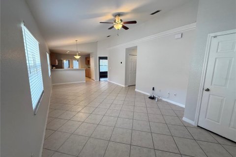 House in Sanford, Florida 3 bedrooms, 105.82 sq.m. № 2150539 - photo 3