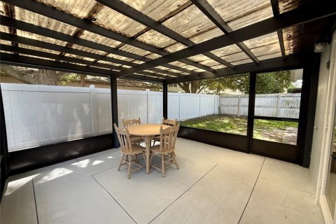House in Sanford, Florida 3 bedrooms, 105.82 sq.m. № 2150539 - photo 14