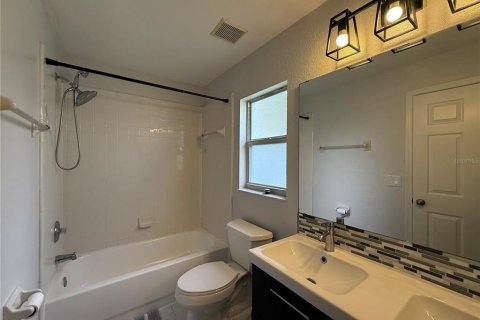 House in Sanford, Florida 3 bedrooms, 105.82 sq.m. № 2150539 - photo 10