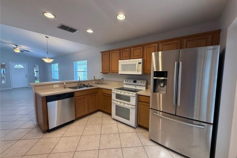 House in Sanford, Florida 3 bedrooms, 105.82 sq.m. № 2150539 - photo 7