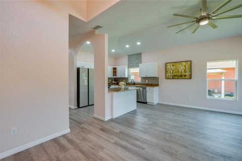 Villa ou maison à vendre à New Smyrna Beach, Floride: 3 chambres, 137.31 m2 № 1680566 - photo 8