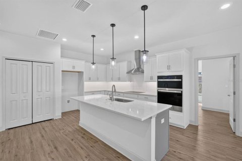 House in New Smyrna Beach, Florida 4 bedrooms, 179.12 sq.m. № 2339325 - photo 9