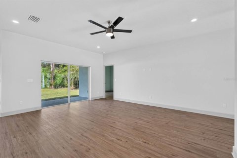 House in New Smyrna Beach, Florida 4 bedrooms, 179.12 sq.m. № 2339325 - photo 6