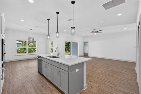 House in New Smyrna Beach, Florida 4 bedrooms, 179.12 sq.m. № 2339325 - photo 11