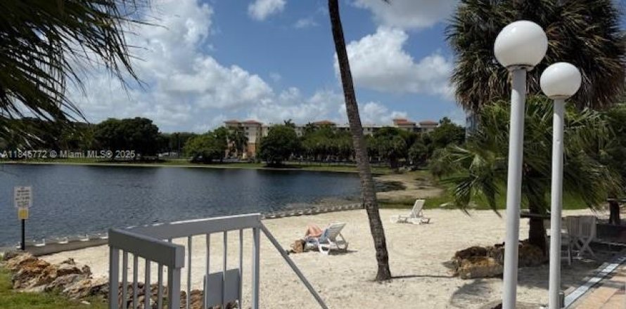 Condominio en Miami, Florida, 2 dormitorios № 1845750