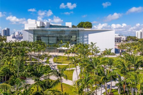 Casa en venta en Miami Beach, Florida, 4 dormitorios, 393.44 m2 № 1973290 - foto 20