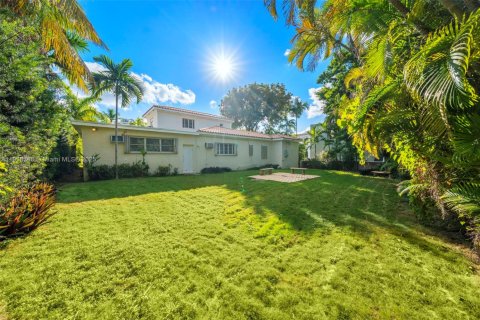 Casa en venta en Miami Beach, Florida, 4 dormitorios, 393.44 m2 № 1973290 - foto 11