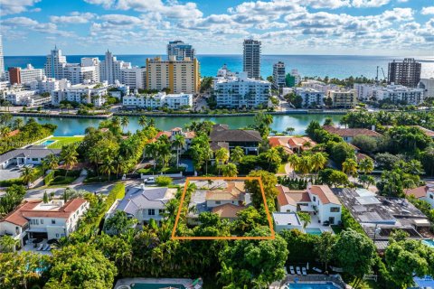 Casa en venta en Miami Beach, Florida, 4 dormitorios, 393.44 m2 № 1973290 - foto 15
